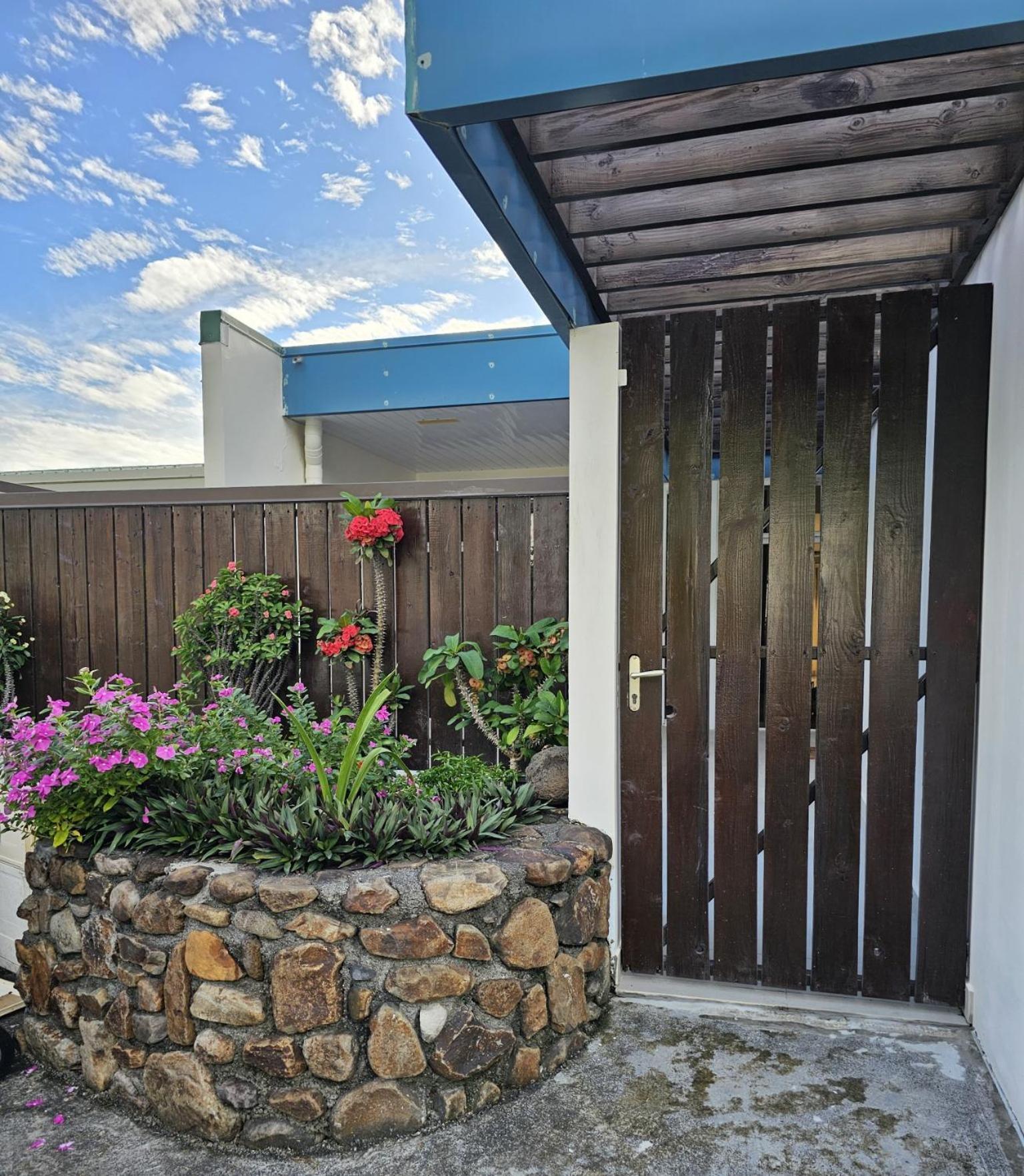 Cozy House In A Private Complex Villa Paea Luaran gambar